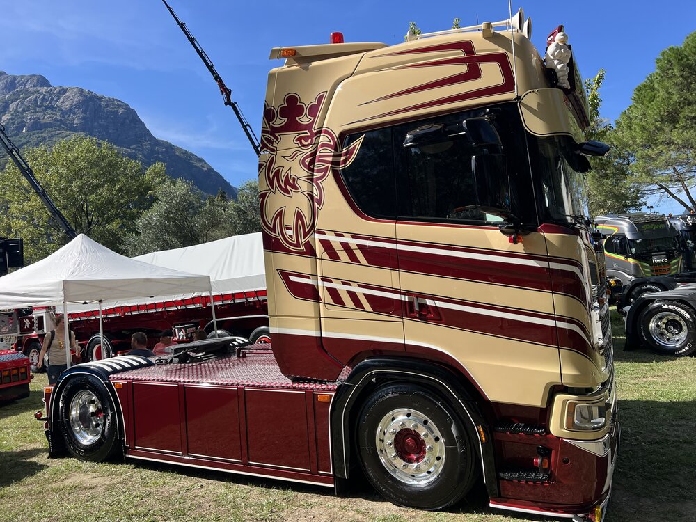 Tekno Tekno Scania NGS Highline 4x2 FERRARIO
