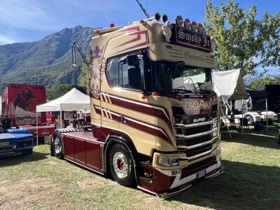 Tekno Tekno Scania NGS Highline 4x2 FERRARIO