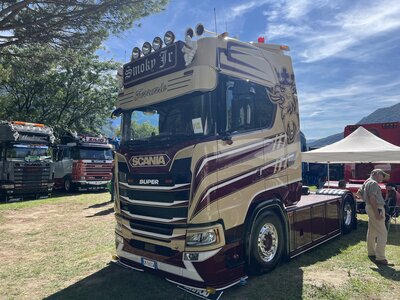 Tekno Tekno Scania NGS Highline 4x2 FERRARIO
