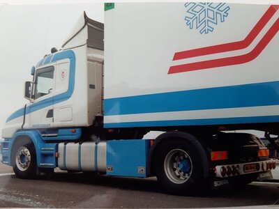Tekno Tekno Scania 4-serie Torpedo met 3-assige koeloplegger BESSELING