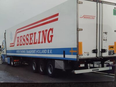 Tekno Tekno Scania 4-serie Torpedo met 3-assige koeloplegger BESSELING