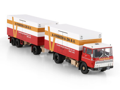 WSI WSI DAF 2600 Rigid box truck 4X2 + 3-axle box trailer VISBEEN