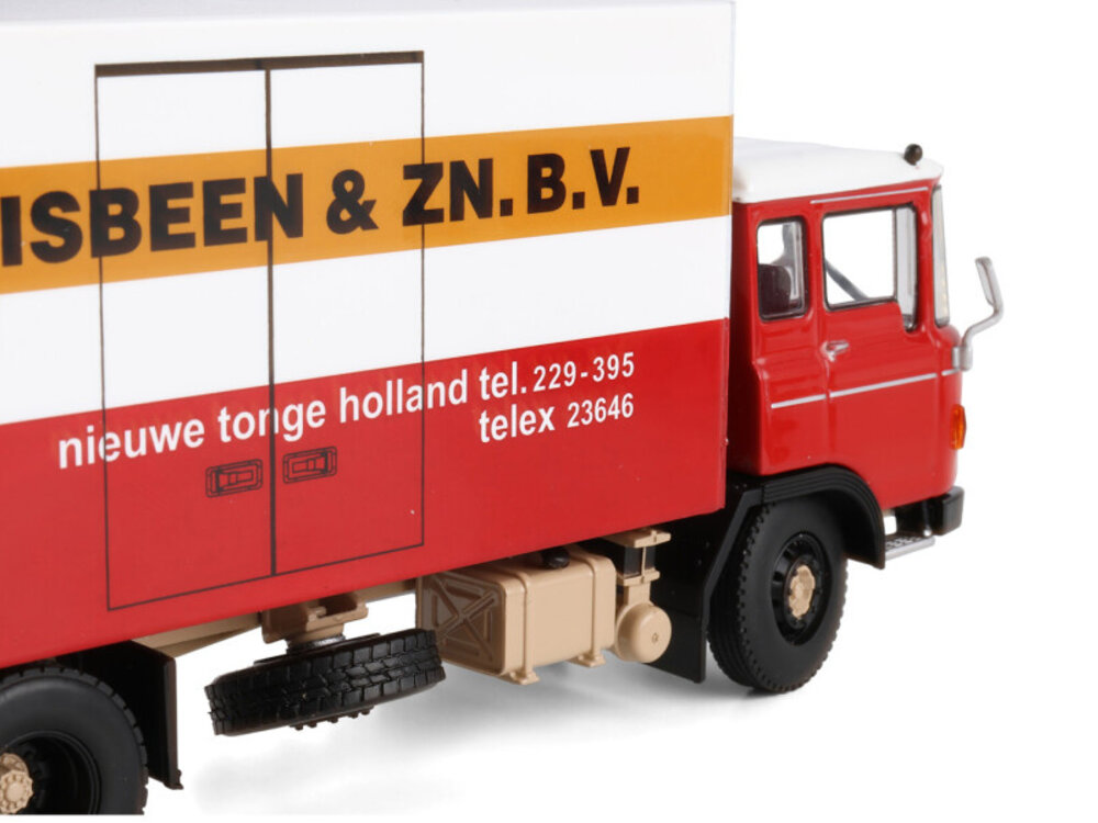 WSI WSI DAF 2600 Rigid box truck 4X2 + 3-axle box trailer VISBEEN