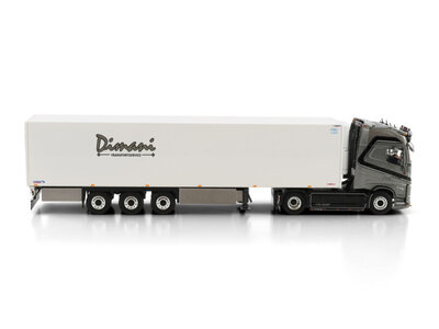 WSI WSI Volvo FH5 Globetrotter xl  4x2 with 3-axle reefer trailer  BOUILLON