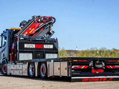 WSI WSI Scania R flat roof sleeper cab riged flatbed truck 6x2 + palfinger pk 65002SH + jib HIJSEN IN HET NAUW