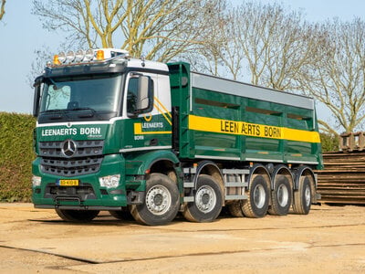 WSI WSI Mercedes-Benz Arocs MP4 2.300MM classic space tipper truck 10x4 LEENEARTS BORN