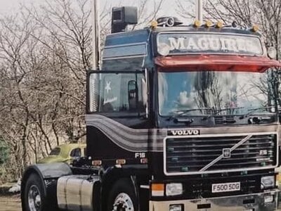 Tekno Tekno SET 2 x Volvo F16 Globetrotter 4x2 MAGUIRES