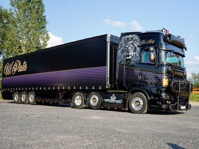 Tekno Tekno Scania NGS Highline 6x2 met 3-assige tautliner PLUTA