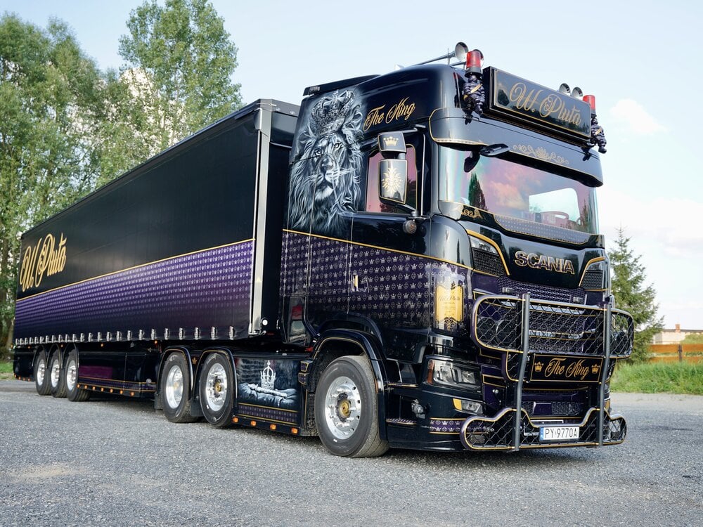 Tekno Tekno Scania NGS Highline 6x2 met 3-assige tautliner PLUTA