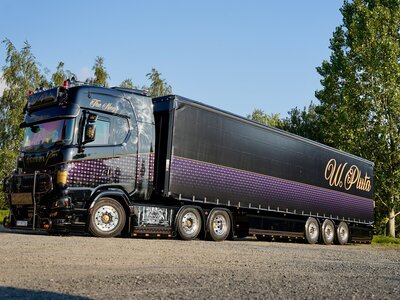 Tekno Tekno Scania NGS Highline 6x2 met 3-assige tautliner PLUTA