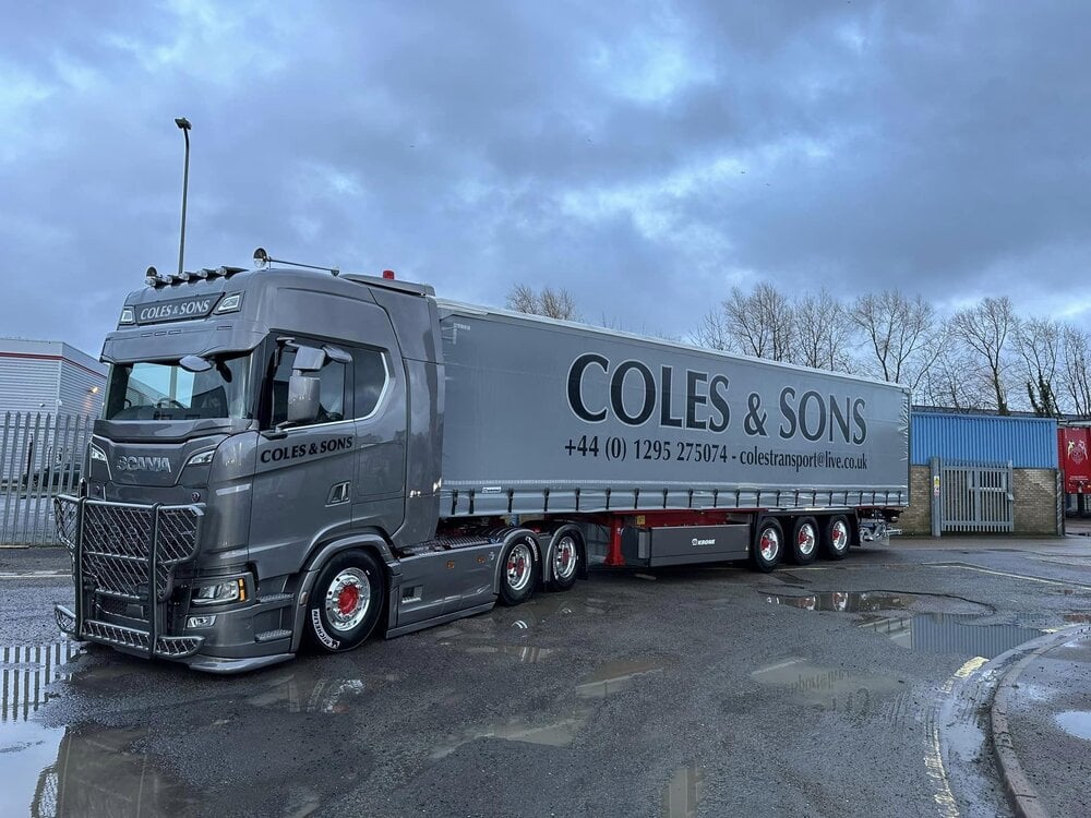 Tekno Tekno Scania Next Gen S-Highline met 3-assige schuifzeilenoplegger COLES & SONS