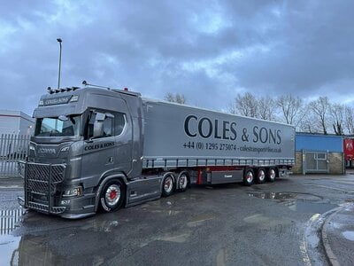Tekno Tekno Scania Next Gen S-Highline met 3-assige schuifzeilenoplegger COLES & SONS