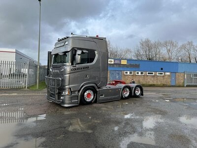 Tekno Tekno Scania Next Gen S-Highline met 3-assige schuifzeilenoplegger COLES & SONS