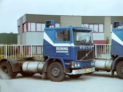 Tekno Tekno Volvo F10 4x2 trekker met 3-assige huifoplegger REINING