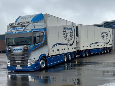 WSI WSI Scania R Highline riged reefer truck 6x2 with 5-axle reefer trailer IRONCROFT