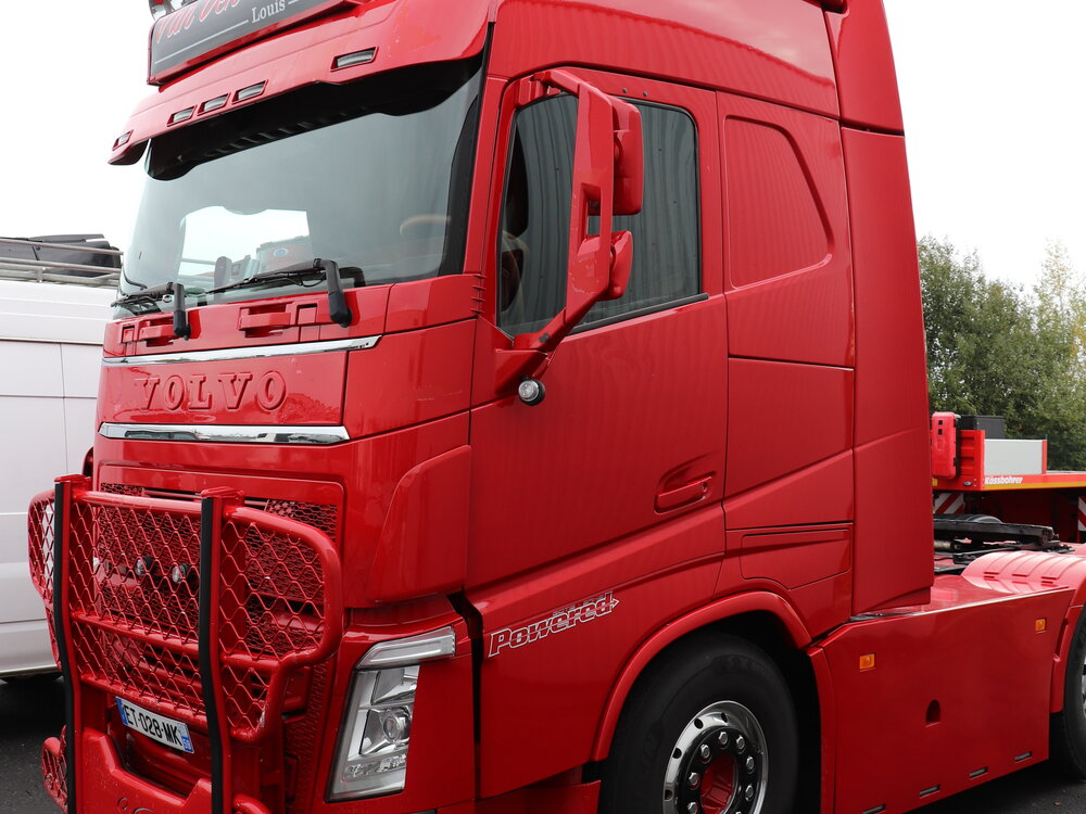 Tekno Tekno Volvo FH04 Globetrotter 6x2 sleepas VAN DEN BULCKE STH