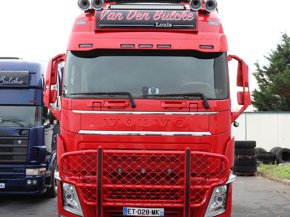 Tekno Tekno Volvo FH04 Globetrotter 6x2 sleepas VAN DEN BULCKE STH