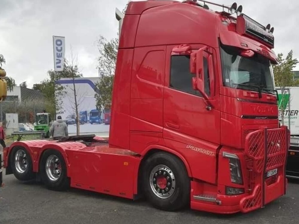 Tekno Tekno Volvo FH04 Globetrotter 6x2 sleepas VAN DEN BULCKE STH