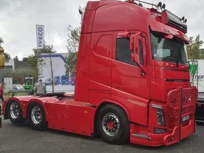 Tekno Tekno Volvo FH04 Globetrotter 6x2 sleepas VAN DEN BULCKE STH