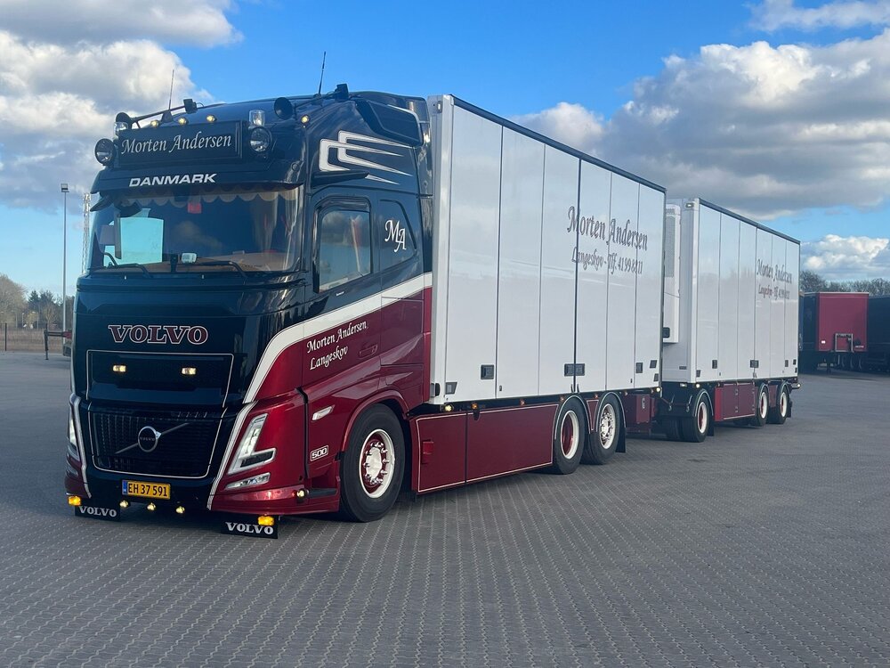 Tekno Tekno Volvo FH Aero Globetrotter XL riged truck with 3-axle  trailer MORTEN ANDERSEN