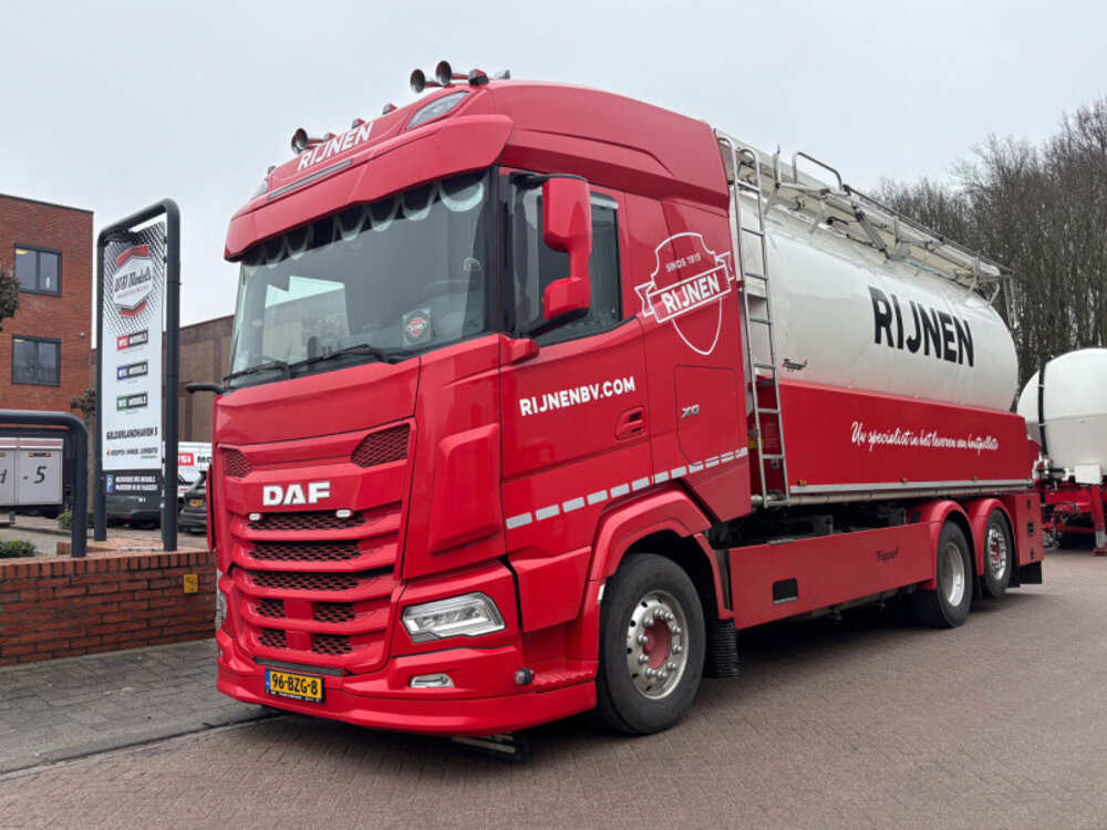 WSI WSI DAF XF 6x2 motorwagen  met resin body  RIJNEN BRANDSTOFFEN