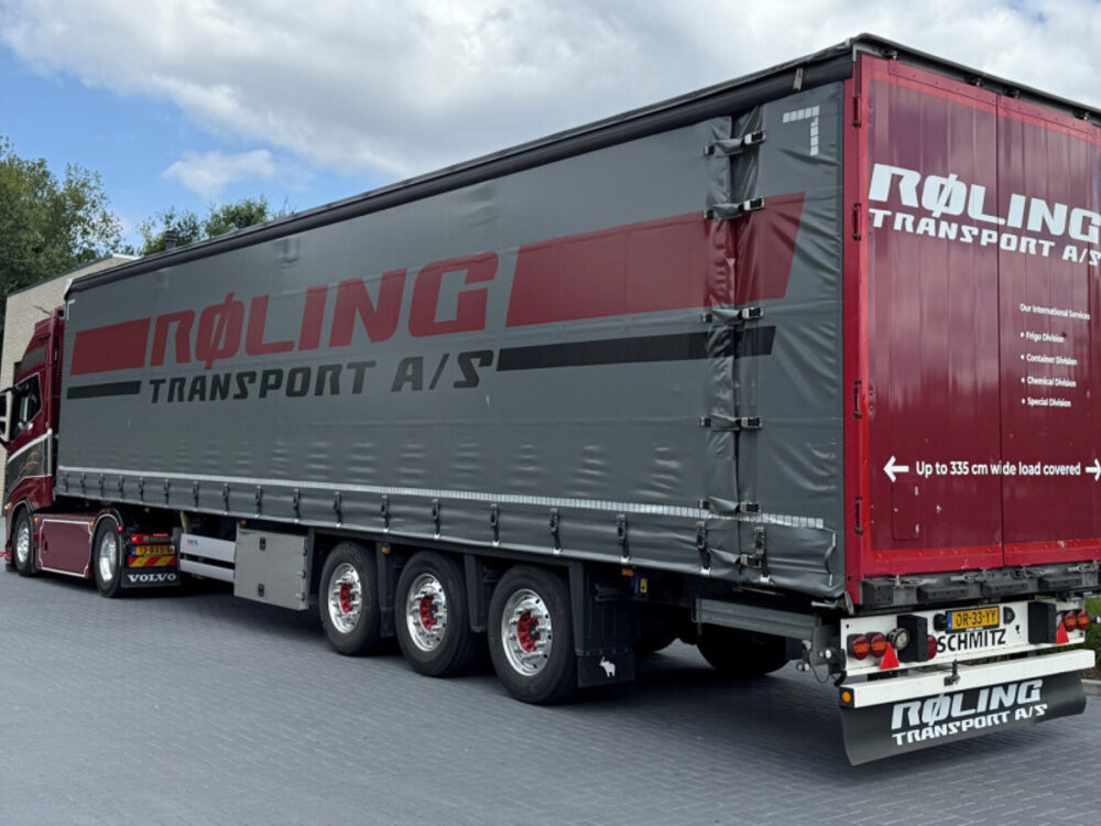 WSI WSI Volvo FH5 Globetrotter XL 4x2 met 3-assige schuifzeilen oplegger ROLING