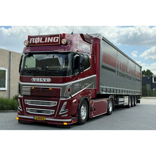 WSI WSI Volvo FH5 Globetrotter XL 4x2 met 3-assige schuifzeilen oplegger ROLING