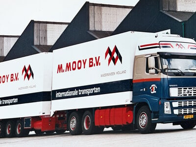 Tekno Tekno Volvo FH02 Globetrotter XL motorwagen met 3-assige wipkar M. MOOY