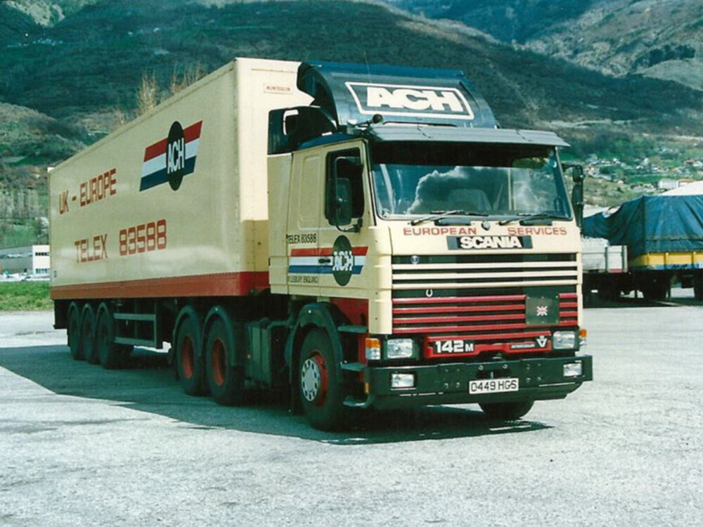 WSI WSI Scania 143M/450 with 3-axle classic box trailer ACH