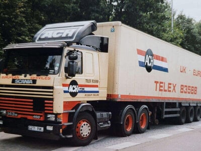 WSI WSI Scania 143M/450 met 3-as classic box trailer ACH