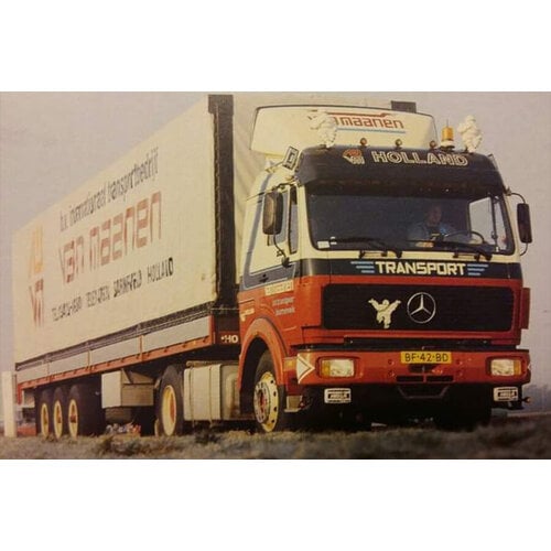WSI WSI Mercedes-Benz NG 4x2 met 3-as classic zeiloplegger VAN MAANEN
