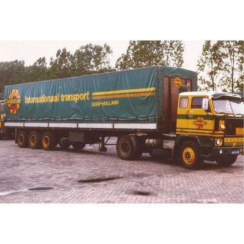 WSI WSI Volvo F88 4x2 met 3-as classic zeiloplegger G.J. WIBBELINK