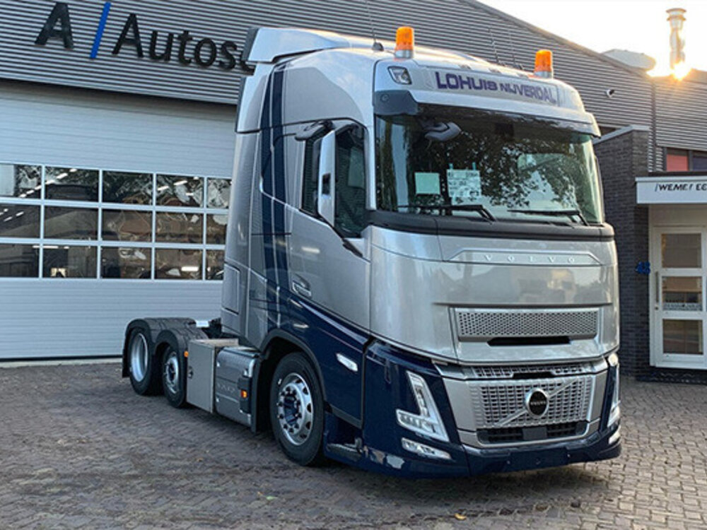 WSI WSI Volvo FH Aero Globetrotter 6x2 with 3-axle curtainside trailer LOHUIS NIJVERDAL