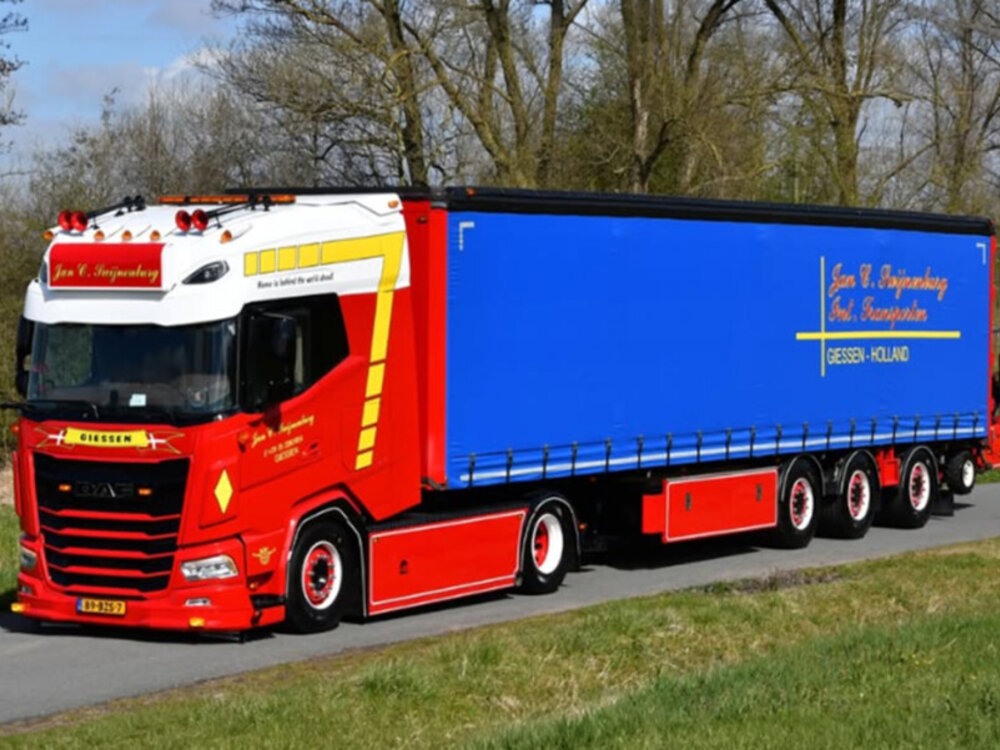 WSI WSI DAF XG+ 4x2 met 3-assige schuifzeilen oplegger JAN C. SWIJNENBURG