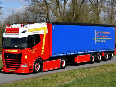 WSI WSI DAF XG+ 4x2 met 3-assige schuifzeilen oplegger JAN C. SWIJNENBURG