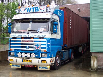 Tekno Tekno Scania 143M 420 streamline trekker met 20ft. container WTB