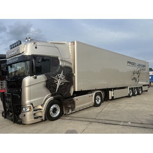 Tekno Tekno Scania NGS Highline 4x2 met 3-assige koeloplegger SARANTOS