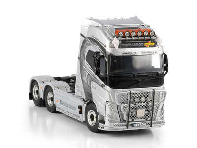 WSI WSI Volvo FH5 Globetrotter XL 6x2 TANK CARGO