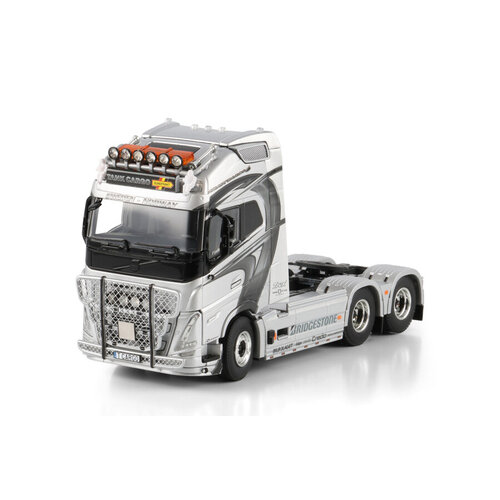 WSI WSI Volvo FH5 Globetrotter XL 6x2 TANK CARGO