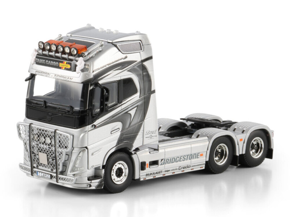 WSI WSI Volvo FH5 Globetrotter XL 6x2 TANK CARGO