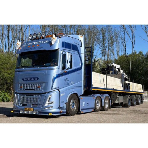 WSI WSI Volvo FH Aero Globetrotter 6x2 with 3-axle brick trailer JAN RIETVELD