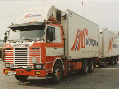 Tekno Tekno Scania 3-serie rigid truck with 3-axle trailer NORDAN