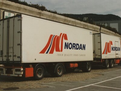 Tekno Tekno Scania 3-serie rigid truck with 3-axle trailer NORDAN