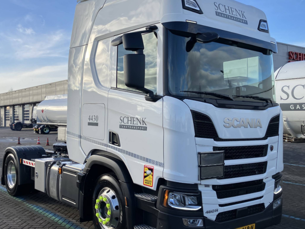 Tekno Tekno Scania NGR 4x2 trekker met 3-assige tankoplegger SCHENK