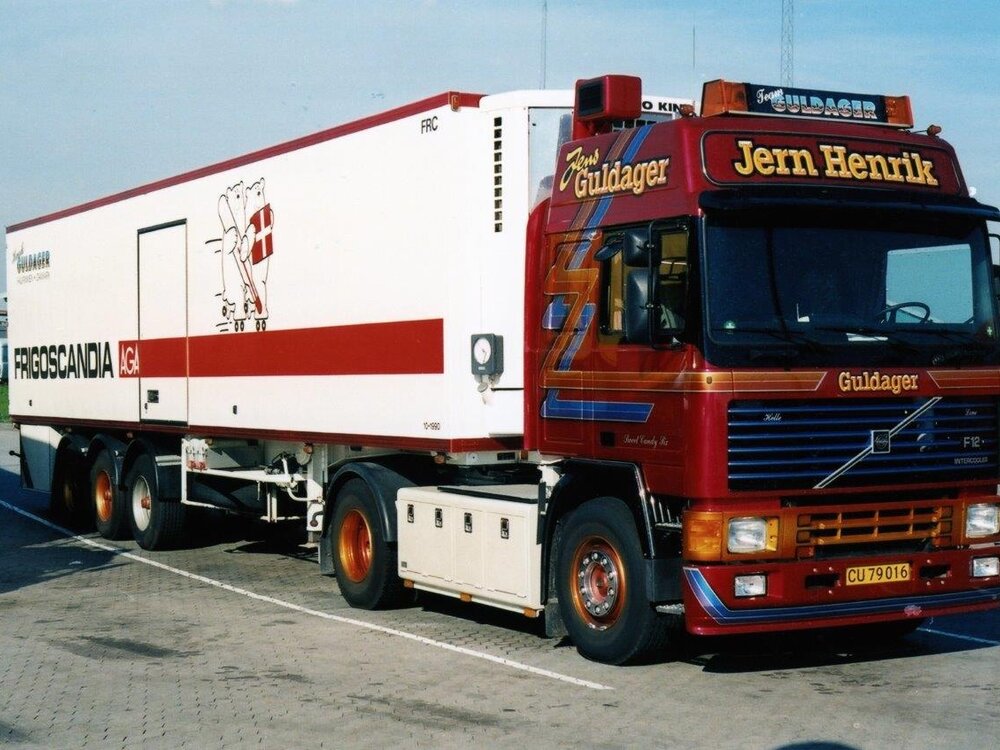 Tekno Tekno Volvo F12 Globetrotter with 3-axle reefer trailer GULDAGER - JERN HENRIK