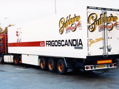 Tekno Tekno Volvo F12 Globetrotter with 3-axle reefer trailer GULDAGER - JERN HENRIK