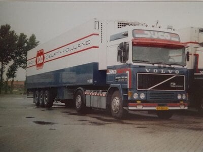 Tekno Tekno Volvo F12 met 3-as klassieke koeloplegger DIJCO
