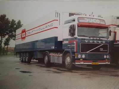 Tekno Tekno Volvo F12 with 3-axle classic reefer trailer DIJCO