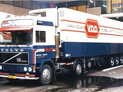 Tekno Tekno Volvo F12 with 3-axle classic reefer trailer DIJCO