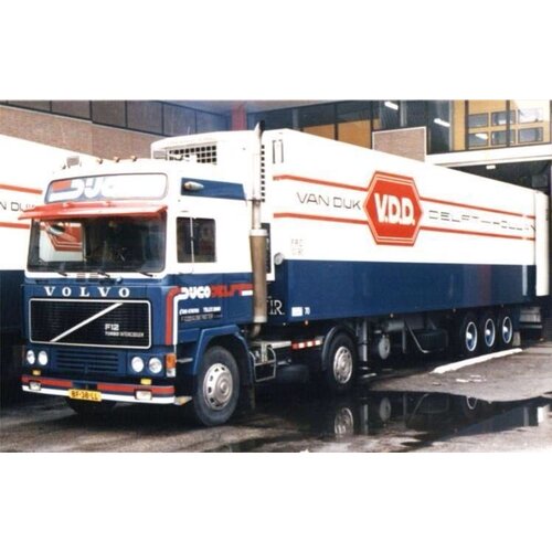 Tekno Tekno Volvo F12 met 3-as klassieke koeloplegger DIJCO
